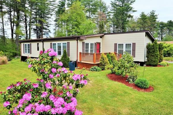 27 Pipers Way, Carver, MA 02330