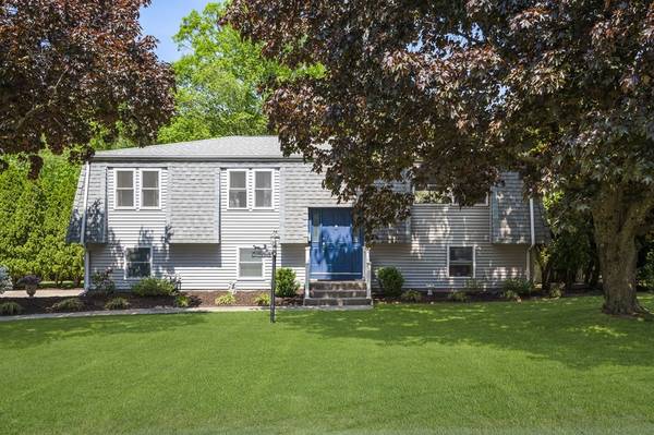 19 Sweet Hill Dr, Johnston, RI 02919