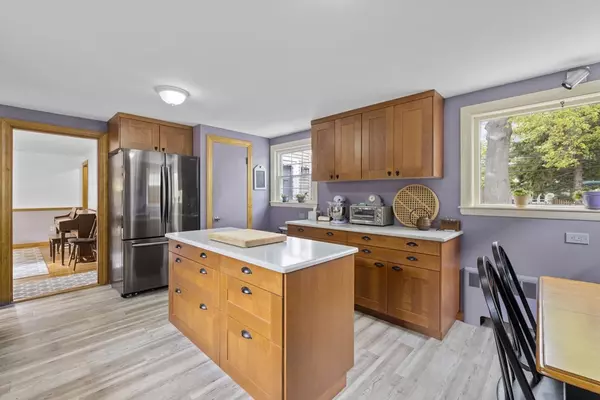 Marblehead, MA 01945,90 Village St
