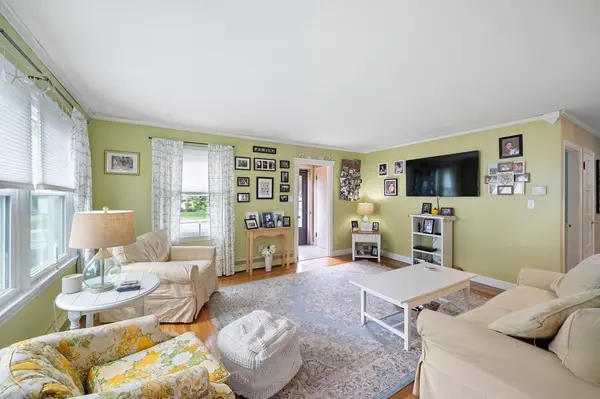 Uxbridge, MA 01569,11 Susan Pkwy