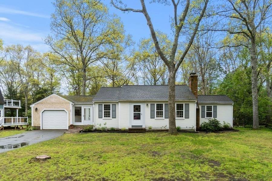 49 Woodridge Rd, Sandwich, MA 02537