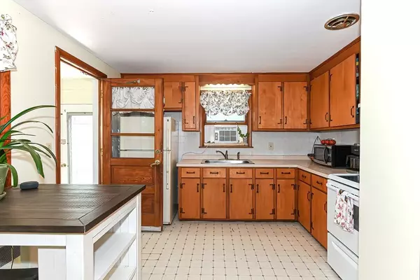 Woburn, MA 01801,13 Janis Terrace