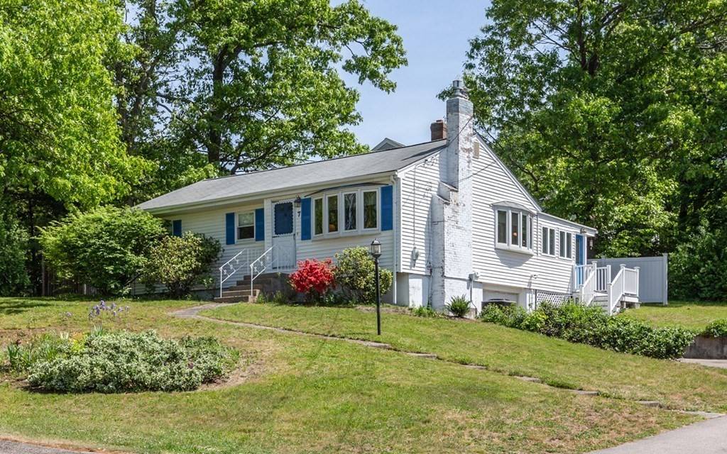 7 Rolling Ridge Rd, Franklin, MA 02038