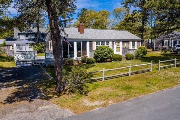 27 Beach Plum Ln, Dennis, MA 02639