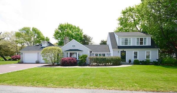 18 Weetamoe Road, Bourne, MA 02559