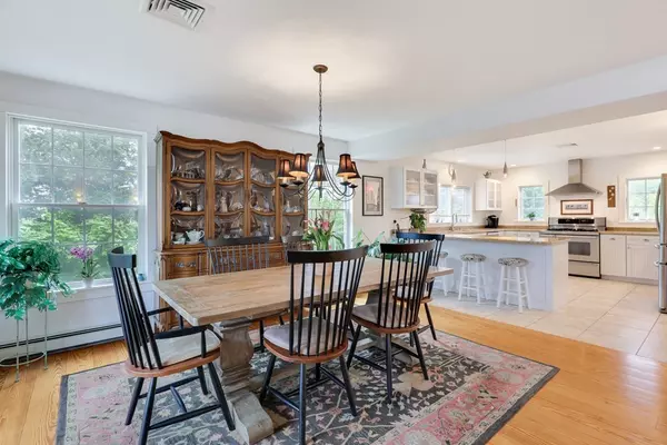 Wellfleet, MA 02667,101 Commercial St