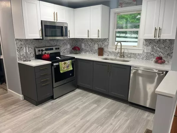 Sutton, MA 01590,39 Providence Rd