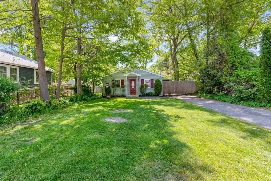 18 Hemlock Road, Holbrook, MA 02343