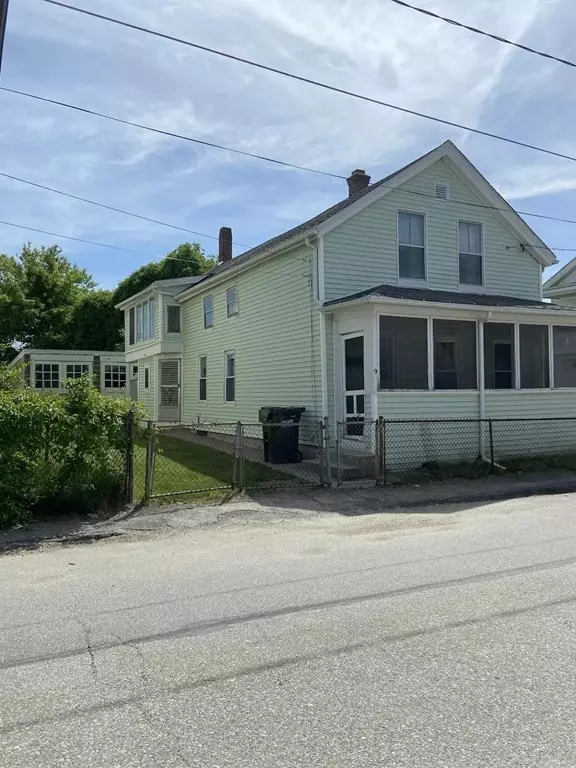 9 Wellington St, Webster, MA 01570