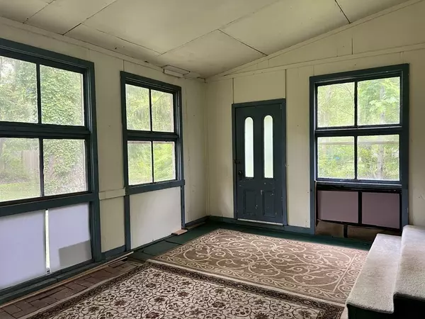 Falmouth, MA 02556,711 N Falmouth Hwy