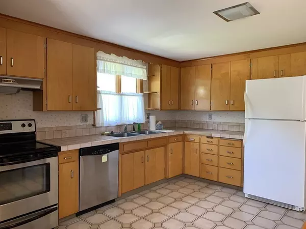 Greenfield, MA 01301,12 Warner Street
