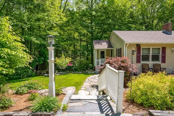 Westhampton, MA 01027,253 Kings Hwy
