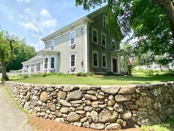 9 High St, Hubbardston, MA 01452