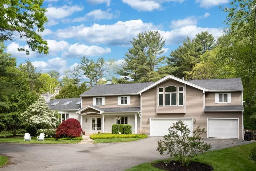 2 Glen Drive, Lynnfield, MA 01940