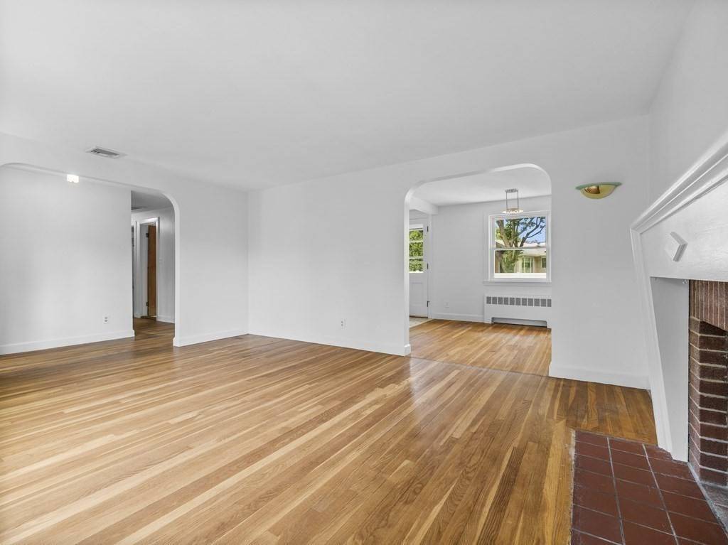 Newton, MA 02460,51 Albemarle Rd