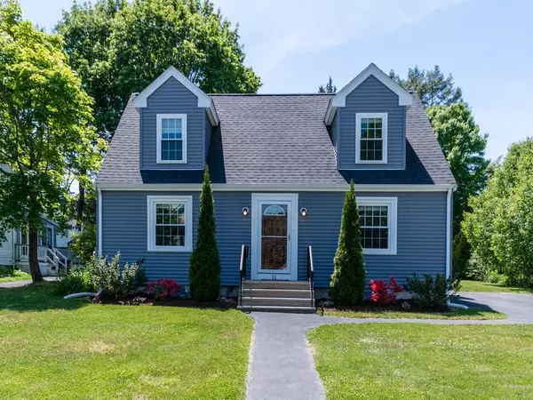 11 Grover St, Walpole, MA 02081