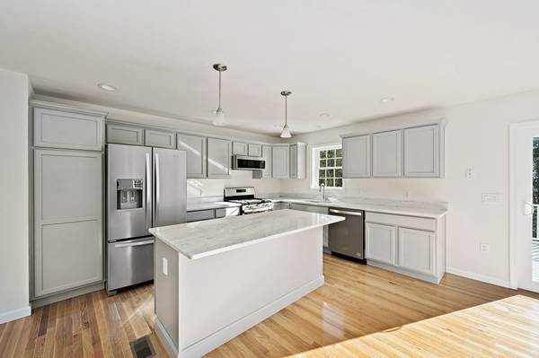 61 Hingham Ave, Marshfield, MA 02050