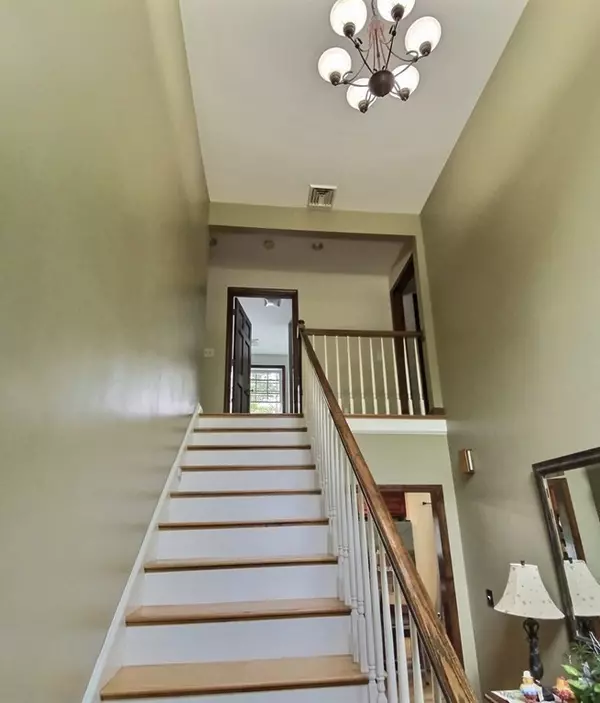 Berkley, MA 02779,15-RR Algerine St