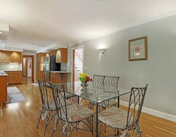 Upton, MA 01568,59 Forest St