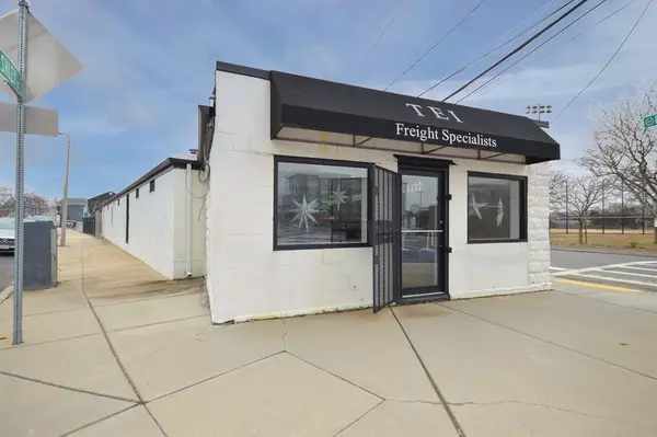 61 Boardman St, Boston, MA 02128