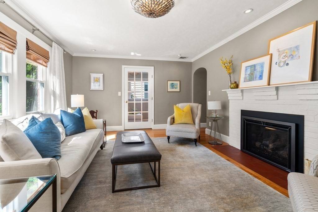 Newton, MA 02462,11 Hallron Rd