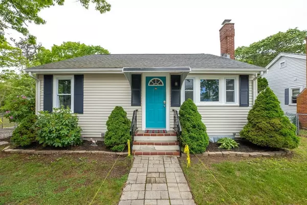 15 Pleasant St, Wareham, MA 02571