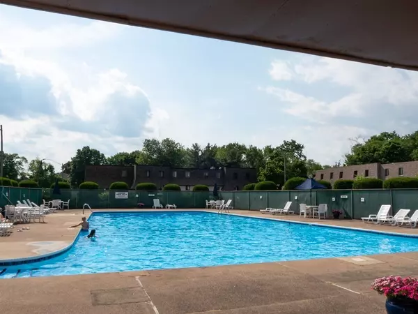 Agawam, MA 01001,68 Beekman #68