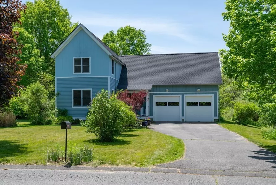 30 Kestrel Lane, Amherst, MA 01002