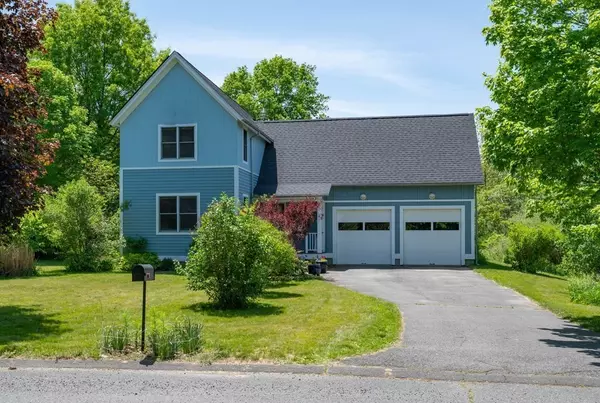 30 Kestrel Lane, Amherst, MA 01002