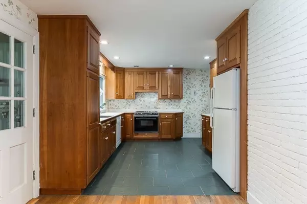 Hamilton, MA 01982,29 Tally Ho Drive