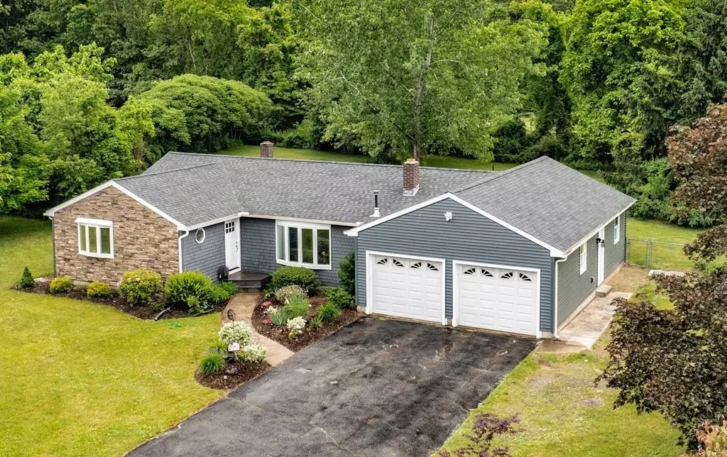 Southampton, MA 01073,2 Anita Dr