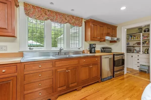 Lakeville, MA 02347,10 Highland Rd