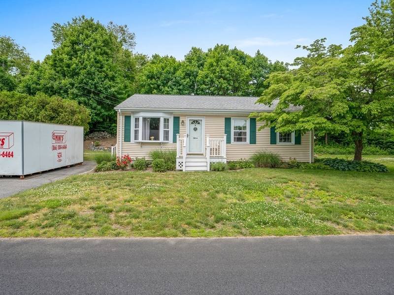 15 Colonial Dr, Warren, RI 02885