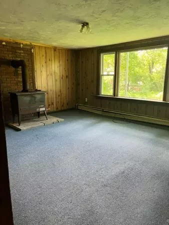 Charlton, MA 01507,122 Old Worcester Rd