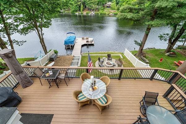 55 Lakeshore Dr, Spencer, MA 01562