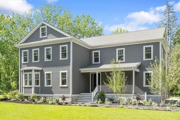 462 Thoreau St, Concord, MA 01742