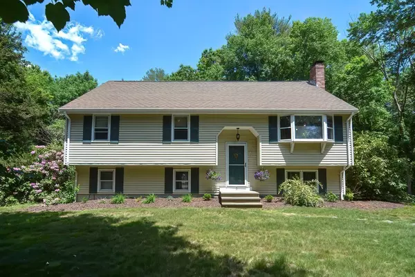 6 Paula Ln, Mansfield, MA 02048