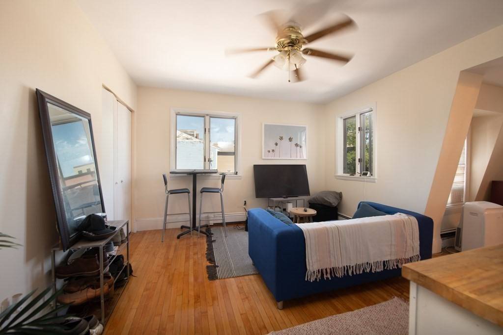 Boston, MA 02127,754 E Broadway #2R