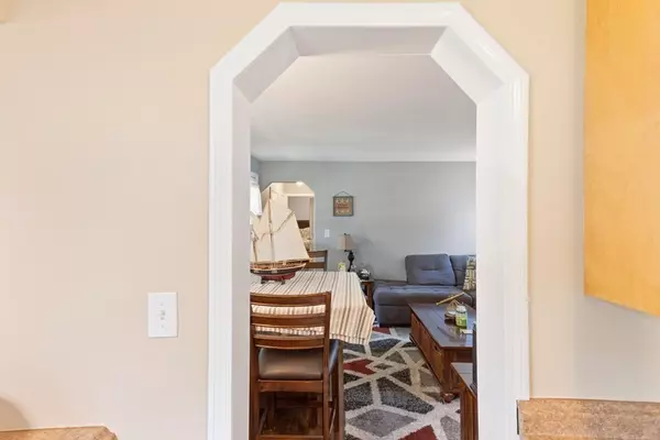 Bourne, MA 02532,32 Buzzards Bay Ave