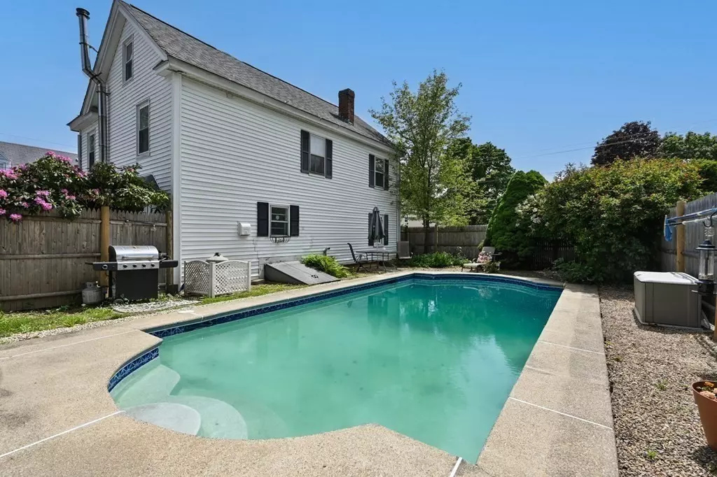 Amesbury, MA 01913,23 Whitehall