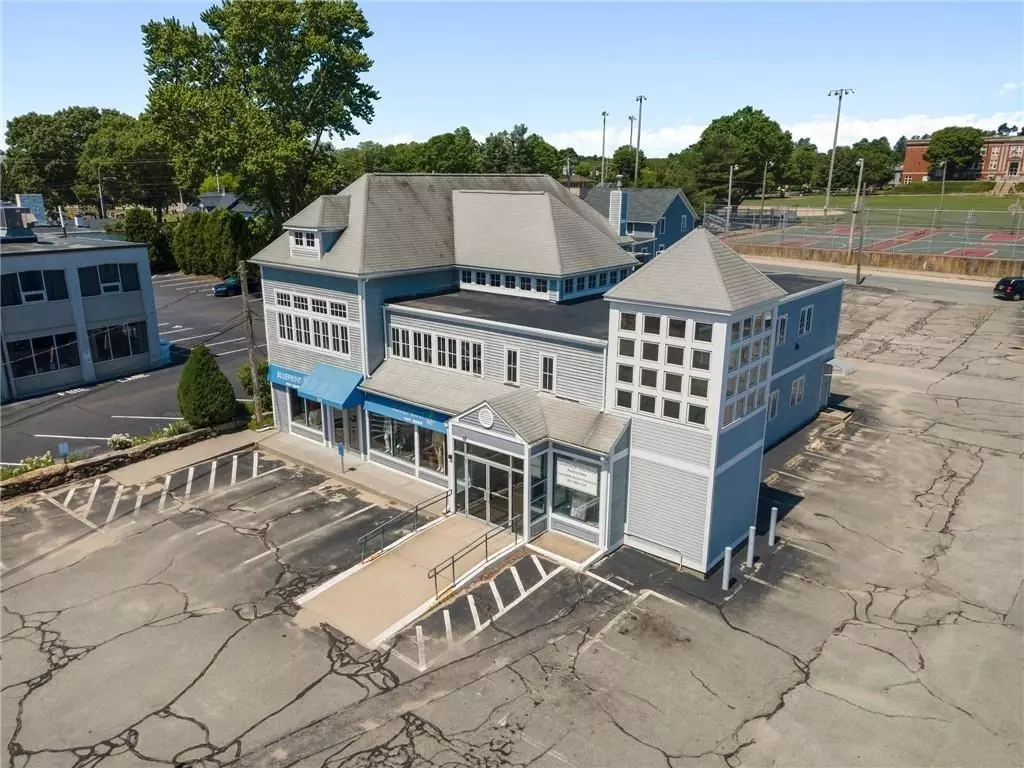 East Greenwich, RI 02818,631 Main St