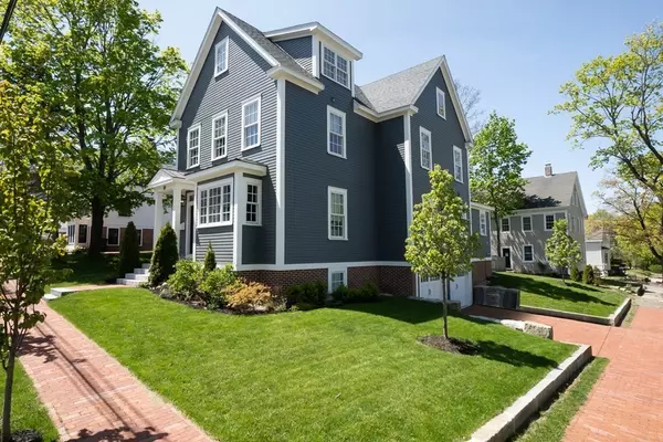 18 Ashland St, Newburyport, MA 01950