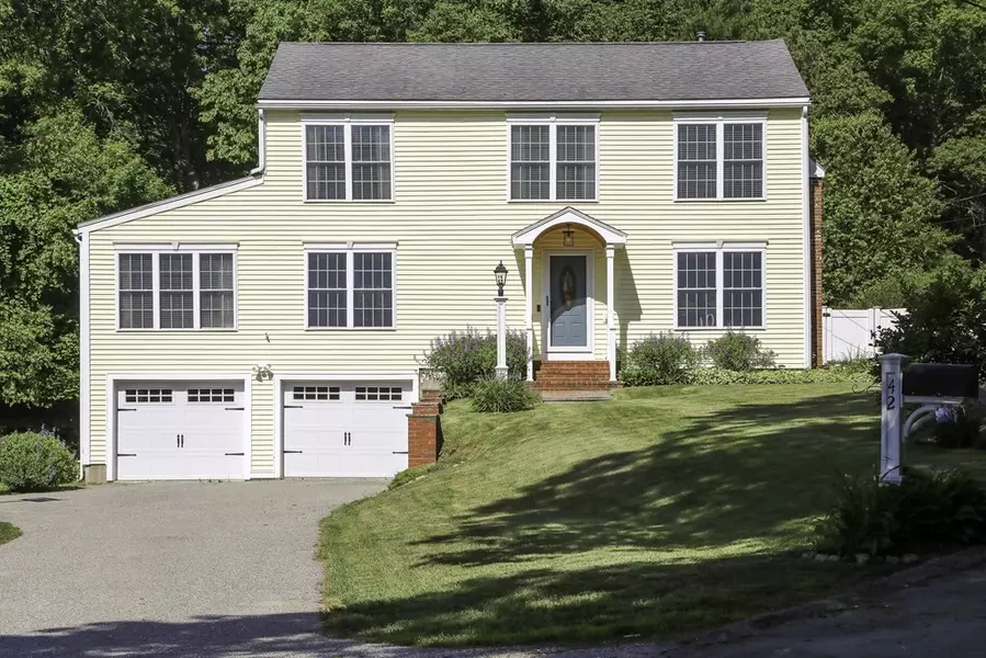 42 Woodland St, Merrimac, MA 01860