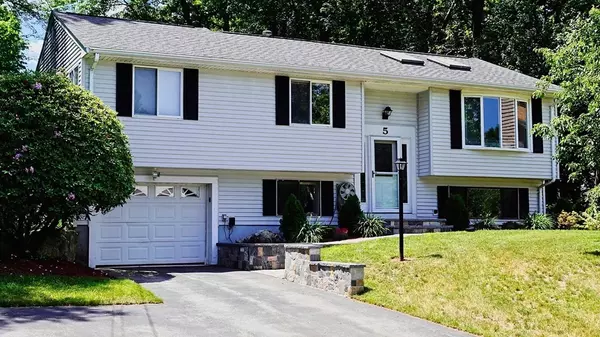 Randolph, MA 02368,5 Cormey Cir