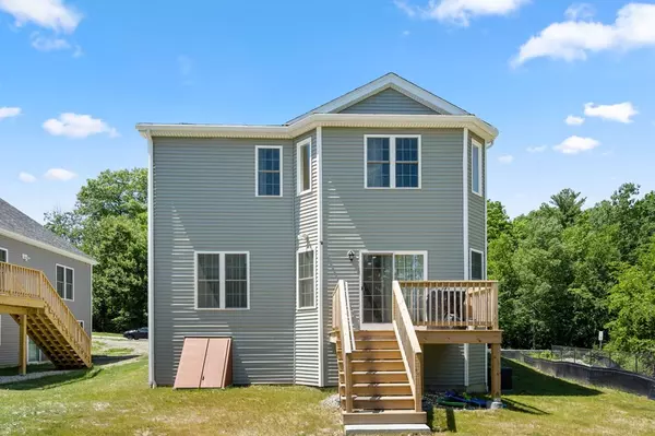 Uxbridge, MA 01569,140 Crownshield Ave #140