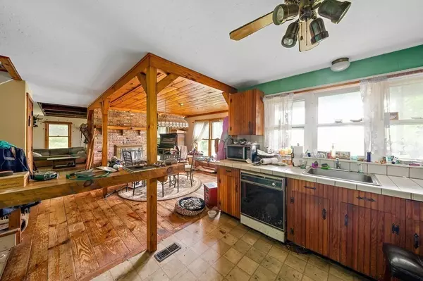 Lakeville, MA 02324,8 Galfre Rd