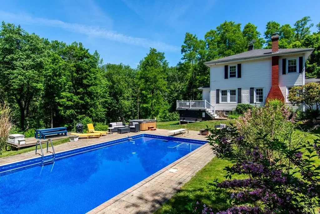 Berlin, MA 01503,16 Highland St