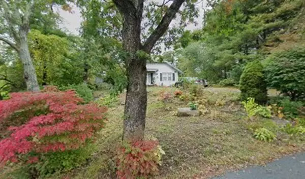 4 Mayflower Ave, Wareham, MA 02571