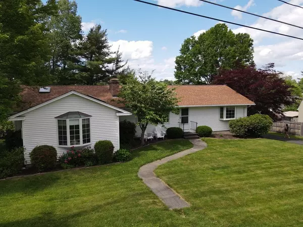 23 Sunset Sq, Greenfield, MA 01301