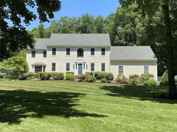 50 Fieldstone Dr, Mansfield, MA 02048